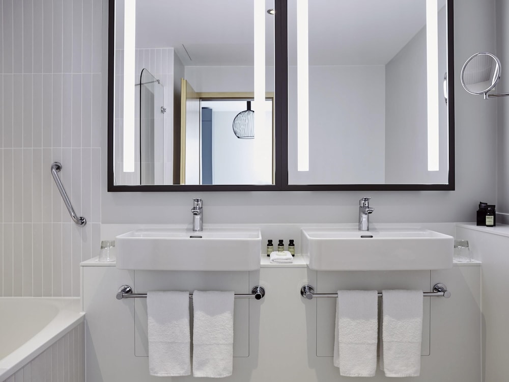 Habitación Grand Deluxe del hotel Mondial Am Dom Cologne - Mgallery. Foto 4