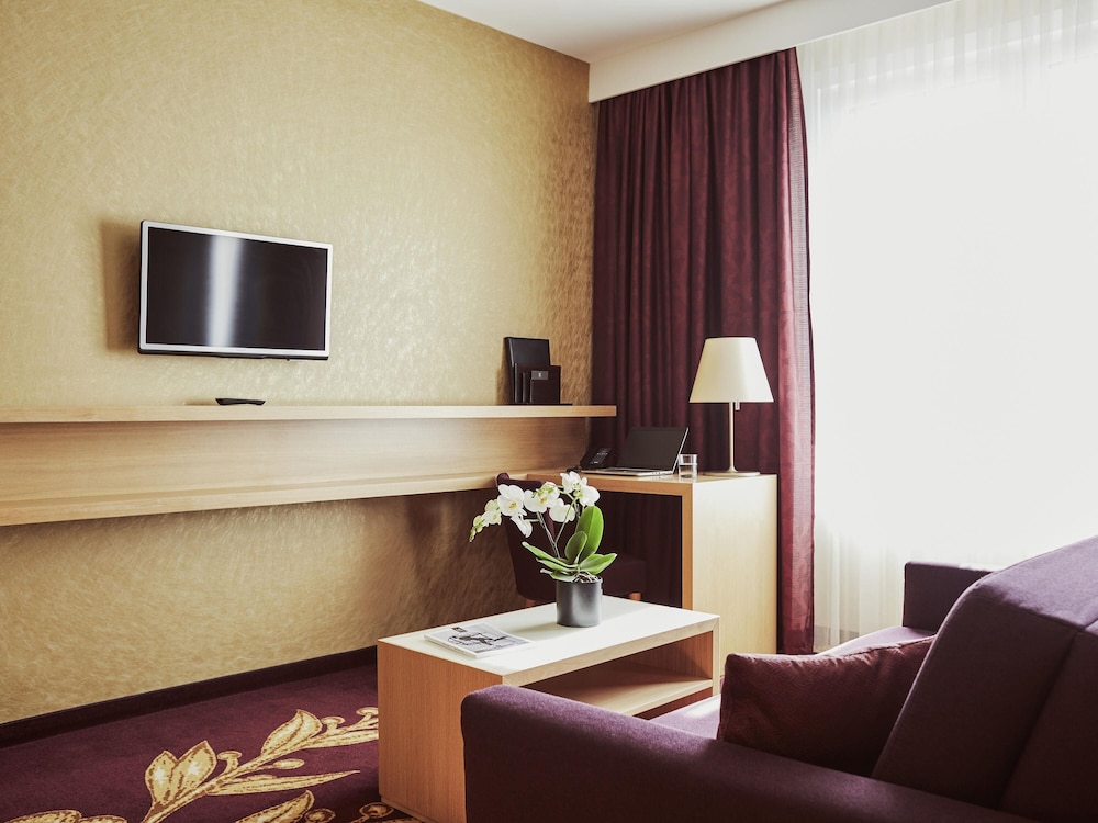 Suite Junior con vistas a la Catedral del hotel Mondial Am Dom Cologne - Mgallery. Foto 5