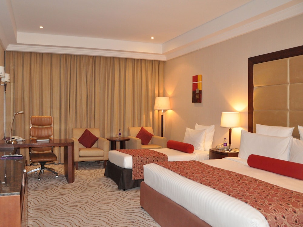 Habitación superior triple del hotel Park Regis Kris Kin Dubai