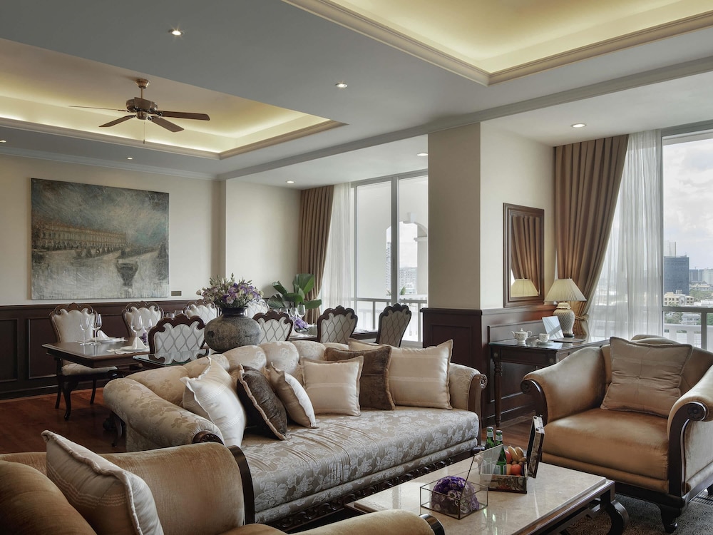 SUITE OPERA, 1 Cama King Size, Salón Independiente, Acceso Club Millésime del hotel Sofitel Phnom Penh Phokeethra. Foto 4