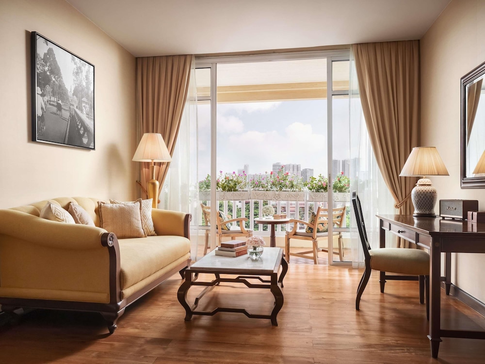 HABITACIÓN DE LUJO, 1 Cama King, Balcón del hotel Sofitel Phnom Penh Phokeethra. Foto 6