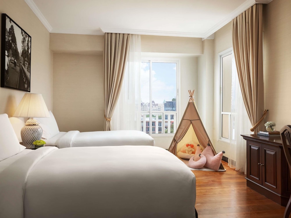 SUITE FAMILIAR JUNIOR, 1 Cama King y Camas Twin del hotel Sofitel Phnom Penh Phokeethra. Foto 3