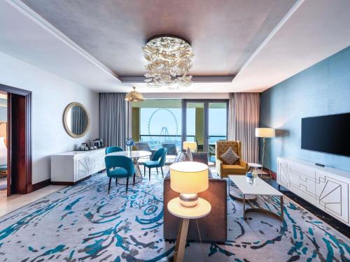 Suite Opera con balcón, vistas al mar y acceso al club - 1 cama extragrande del hotel Sofitel Dubai Jumeirah Beach