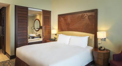 Habitación de lujo con vistas al mar - Cama extragrande - Acceso a la piscina del hotel Sofitel Dubai Jumeirah Beach