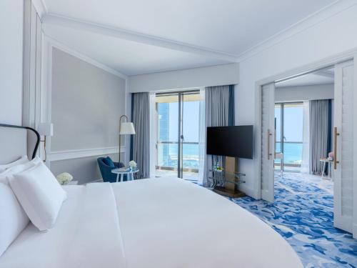 Suite Prestige con vistas parciales al mar - Cama extragrande - Acceso al club del hotel Sofitel Dubai Jumeirah Beach. Foto 3