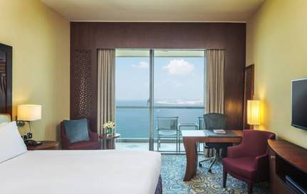 Habitación de lujo con vistas al mar - Cama extragrande - Acceso a la piscina del hotel Sofitel Dubai Jumeirah Beach. Foto 1