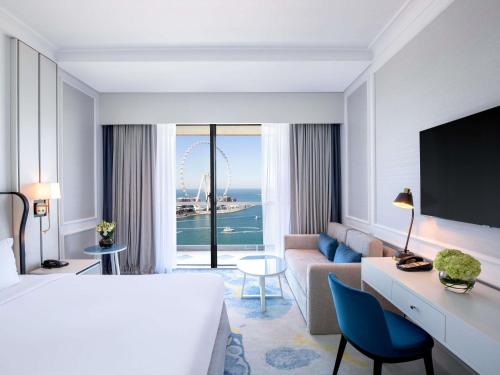 Habitación de lujo con vistas al mar - Cama extragrande - Acceso a la piscina del hotel Sofitel Dubai Jumeirah Beach. Foto 3