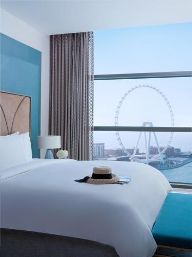 Suite Opera con balcón, vistas al mar y acceso al club - 1 cama extragrande del hotel Sofitel Dubai Jumeirah Beach. Foto 16