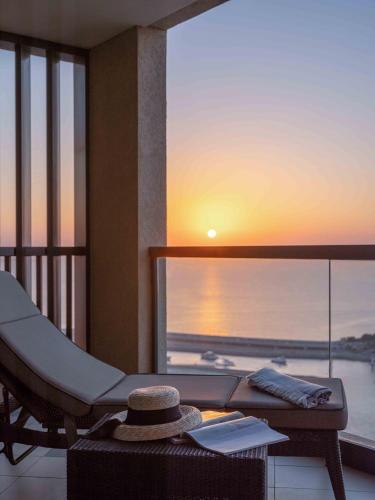 Suite Opera con balcón, vistas al mar y acceso al club - 1 cama extragrande del hotel Sofitel Dubai Jumeirah Beach. Foto 17