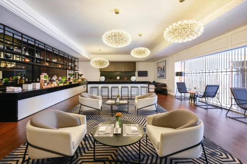 Suite Prestige con vistas parciales al mar - Cama extragrande - Acceso al club del hotel Sofitel Dubai Jumeirah Beach. Foto 4