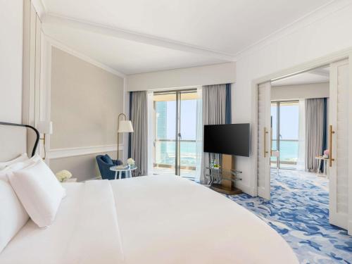 Suite Prestige con vistas parciales al mar - Cama extragrande - Acceso al club del hotel Sofitel Dubai Jumeirah Beach. Foto 2