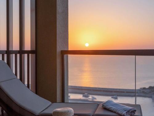 Suite Opera con balcón, vistas al mar y acceso al club - 1 cama extragrande del hotel Sofitel Dubai Jumeirah Beach. Foto 3