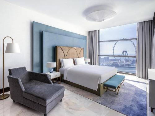 Suite Opera con balcón, vistas al mar y acceso al club - 1 cama extragrande del hotel Sofitel Dubai Jumeirah Beach. Foto 6