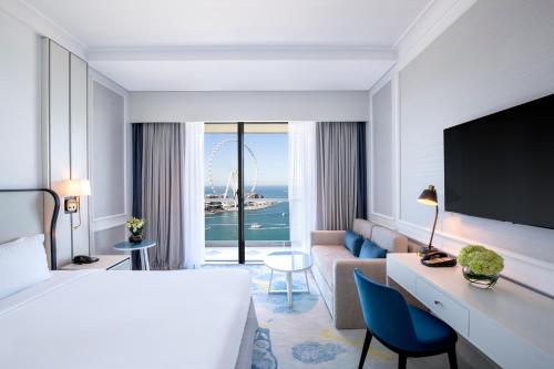 Habitación de lujo con vistas al mar - Cama extragrande - Acceso a la piscina del hotel Sofitel Dubai Jumeirah Beach. Foto 6