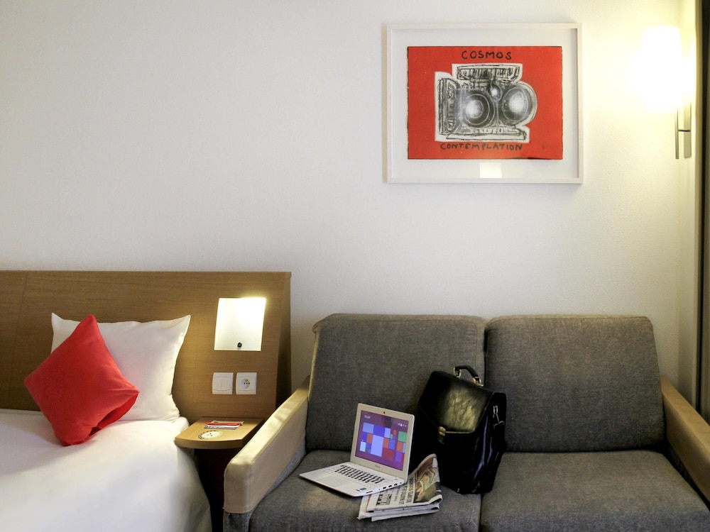 Habitacion Superior con 1 cama doble y Sofa del hotel Novotel Constantine. Foto 4