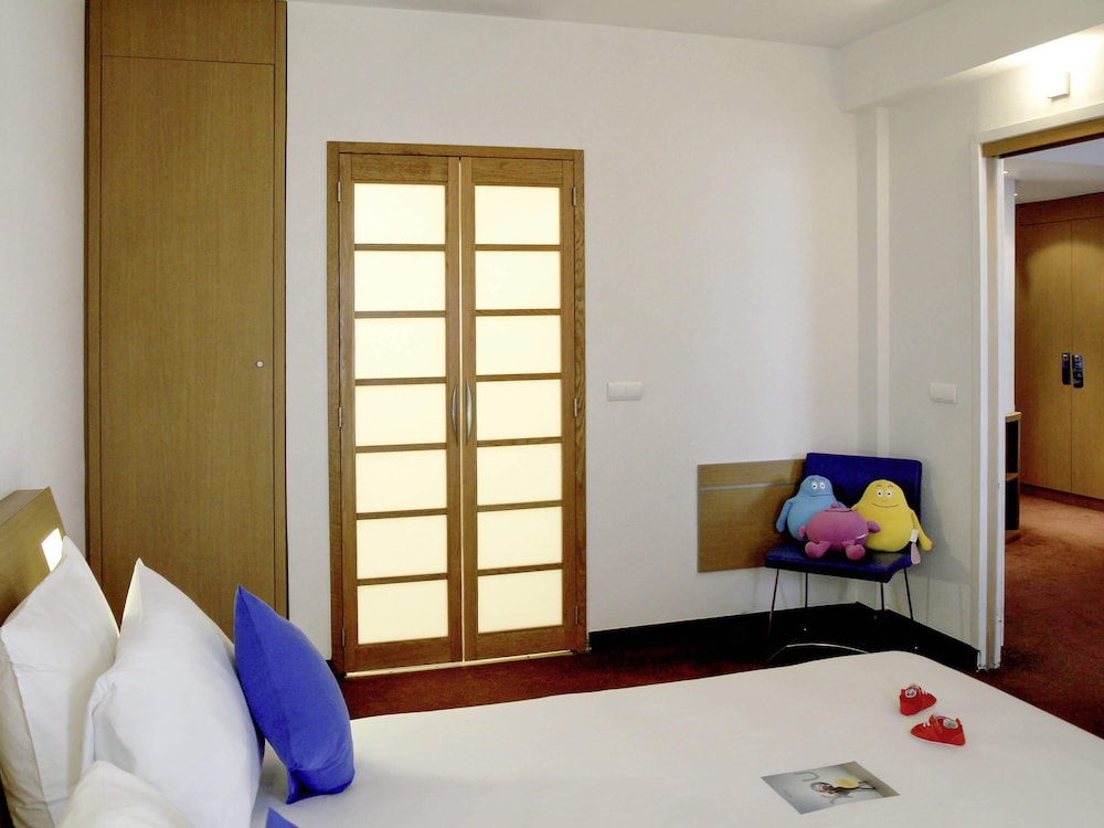 Suite Junior con 1 cama doble y 1 sofá ejecutivo del hotel Novotel Constantine