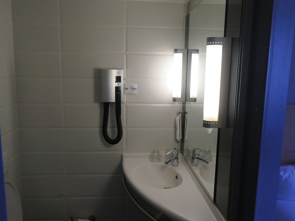 Habitacion Standard con 1 cama doble del hotel Ibis Oran Les Falaises. Foto 6