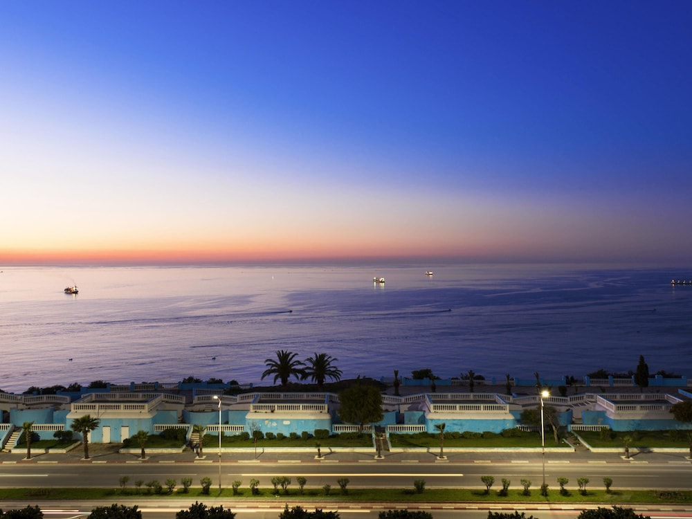 Habitacion Standard con 1 cama doble, frente al Mar del hotel Ibis Oran Les Falaises. Foto 6