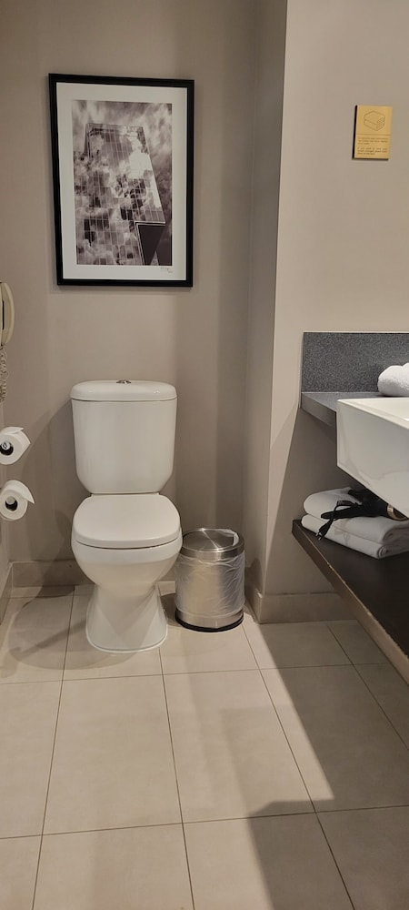 Habitación estándar, 2 camas de matrimonio del hotel Novotel Santiago Las Condes. Foto 7