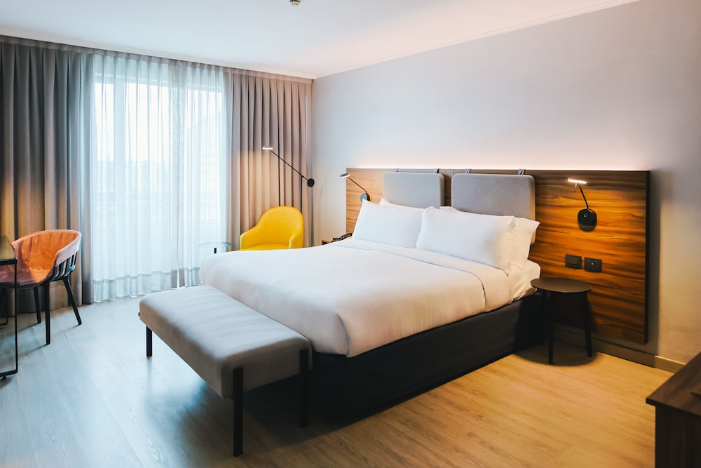 Habitación estándar, 1 cama de matrimonio grande del hotel Novotel Santiago Las Condes. Foto 1