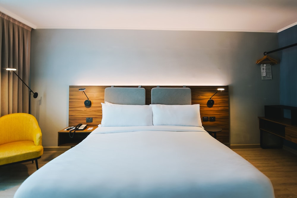 Habitación estándar, 1 cama de matrimonio grande del hotel Novotel Santiago Las Condes. Foto 2