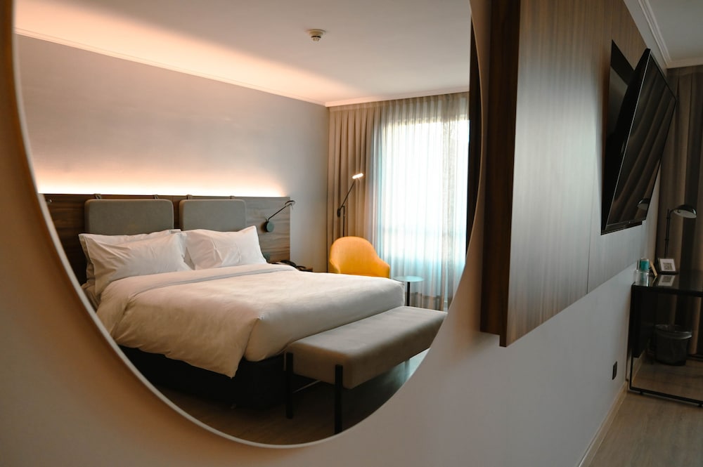 Habitación superior, 1 cama de matrimonio grande, planta ejecutiva del hotel Novotel Santiago Las Condes