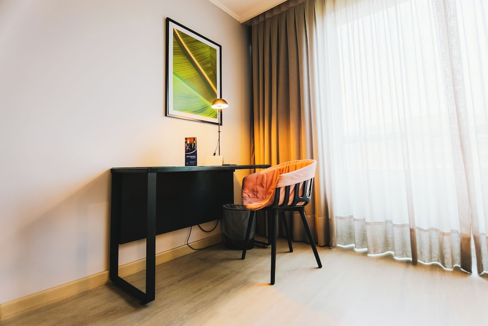 Habitación superior, 1 cama de matrimonio grande, planta ejecutiva del hotel Novotel Santiago Las Condes. Foto 5