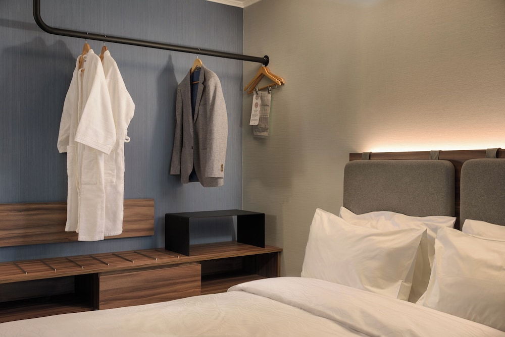 Habitación superior, 1 cama de matrimonio grande, planta ejecutiva del hotel Novotel Santiago Las Condes. Foto 6