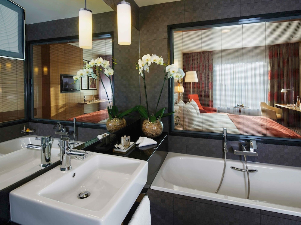 Habitación Deluxe, 1 cama de matrimonio grande del hotel Mövenpick Ankara. Foto 1