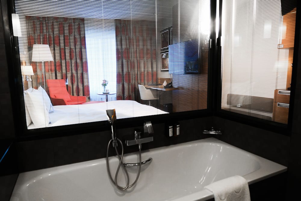 Habitación Deluxe, 1 cama de matrimonio grande del hotel Mövenpick Ankara. Foto 6
