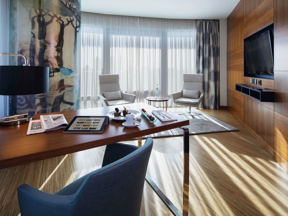 Suite Deluxe, 1 cama de matrimonio grande del hotel Mövenpick Ankara. Foto 5