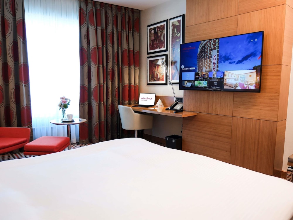 Habitación superior, 1 cama de matrimonio grande del hotel Mövenpick Ankara. Foto 2