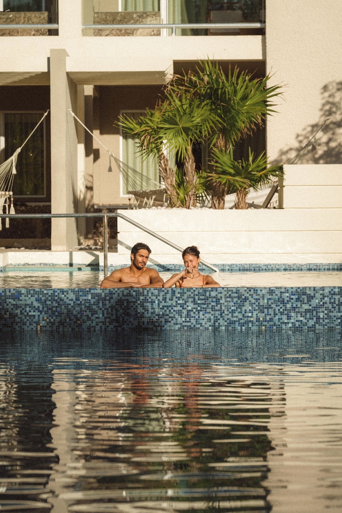 The Reserve Junior Suite Swim Up del hotel Paradisus La Perla - Adults Only - All Inclusive. Foto 3