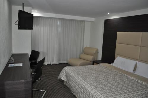 Habitación con cama extragrande. del hotel Astor. Foto 3