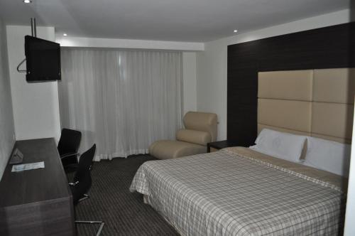 Habitación con cama extragrande. del hotel Astor. Foto 4