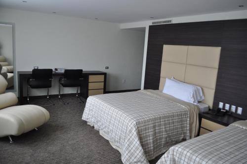 Habitación con 2 camas grandes del hotel Astor. Foto 6