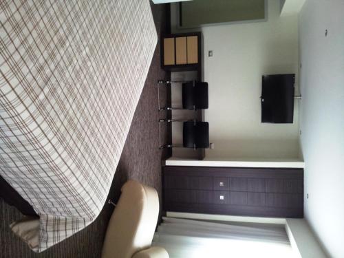 Habitación con cama extragrande y bañera de hidromasaje del hotel Astor. Foto 2