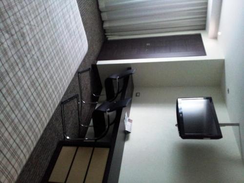 Habitación con cama extragrande y bañera de hidromasaje del hotel Astor. Foto 3