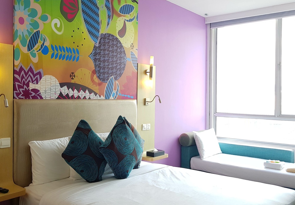 Habitación estándar con cama queen size del hotel Ibis Styles Kuala Lumpur Fraser Business Park. Foto 3