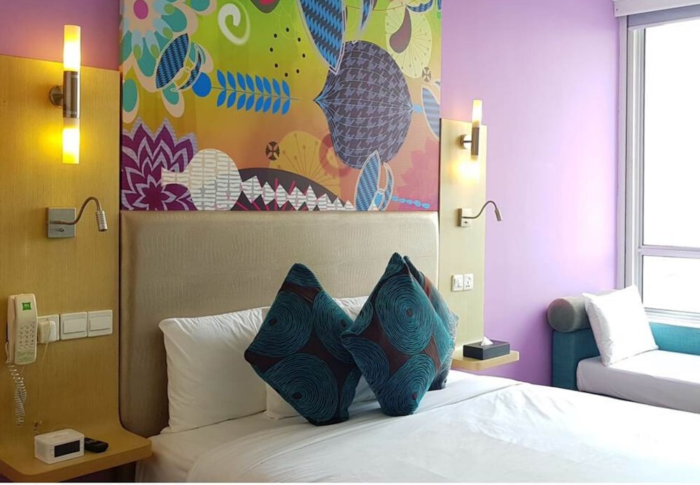 Habitación estándar con 2 camas individuales del hotel Ibis Styles Kuala Lumpur Fraser Business Park. Foto 1