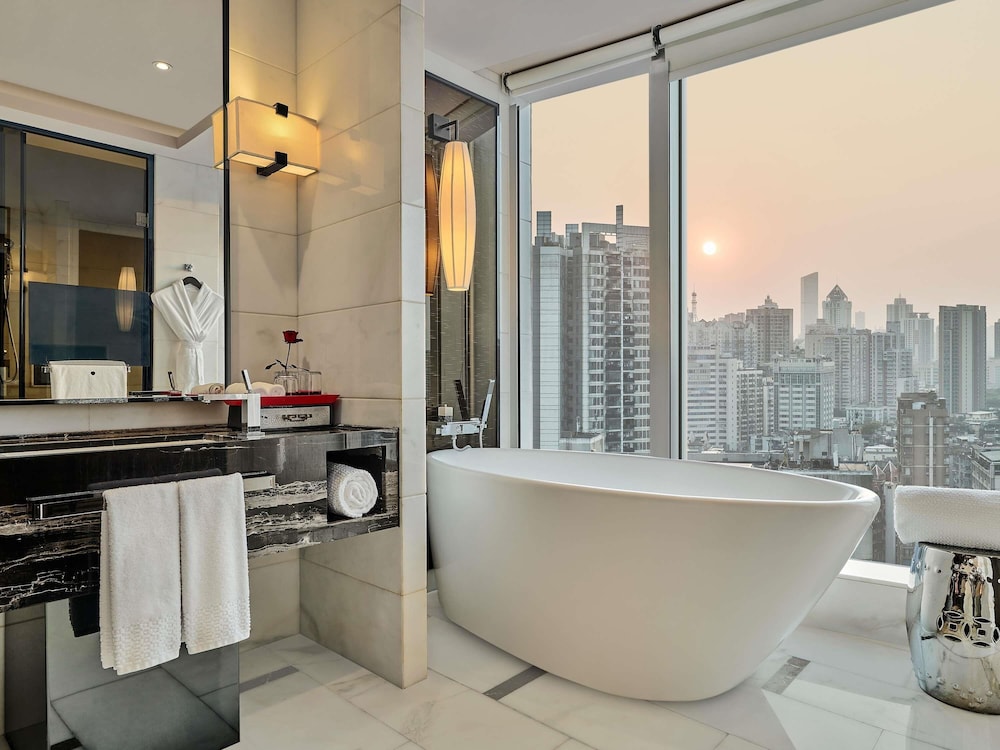 HABITACIÓN DE LUJO CLUB MILLESIME, 1 Cama King del hotel Sofitel Guangzhou Sunrich. Foto 6