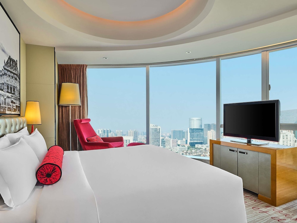 Suite Junior 1 Cama King del hotel Sofitel Guangzhou Sunrich. Foto 1