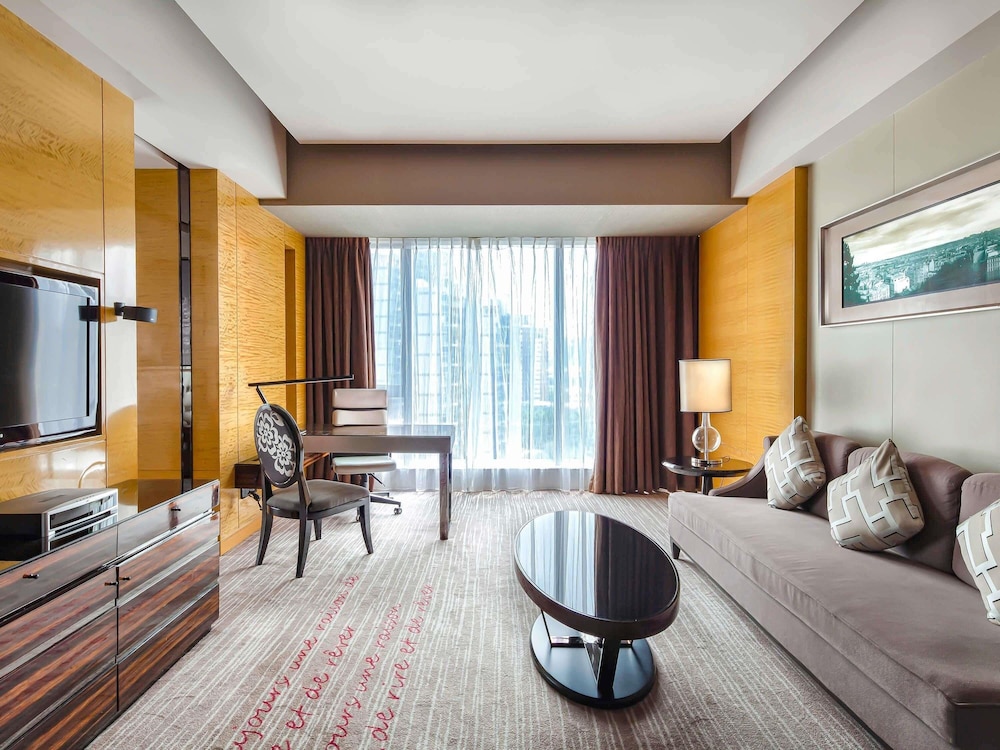Suite Junior 1 Cama King del hotel Sofitel Guangzhou Sunrich. Foto 3