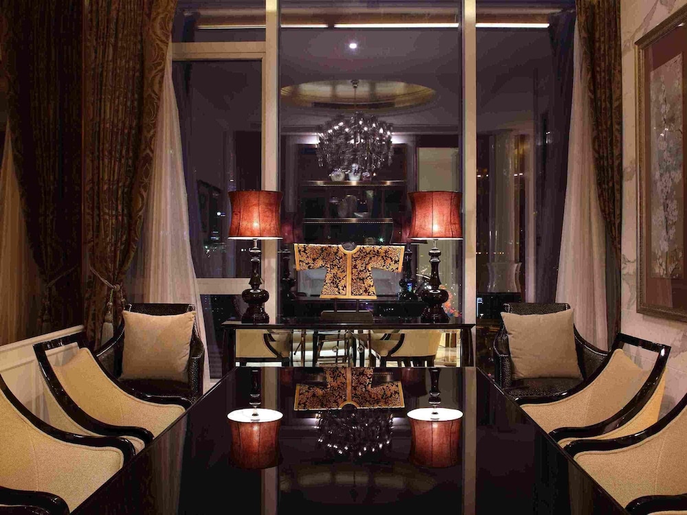 Suite Presidencial, 1 Cama King del hotel Sofitel Guangzhou Sunrich. Foto 1