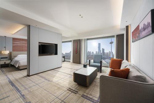 Swissotel Signature Room with One King Bed - Lake and City View del hotel Swissôtel Shenyang. Foto 4
