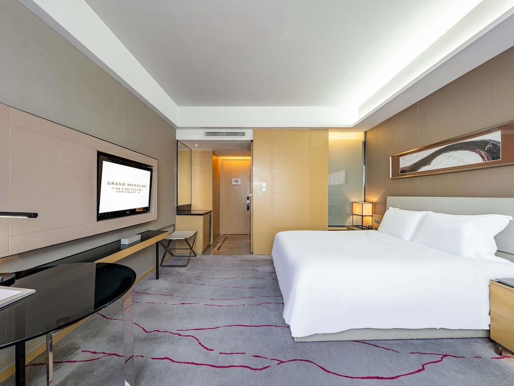 Habitación superior, 1 cama de matrimonio grande del hotel Grand Mercure Jinan Sunshine. Foto 2