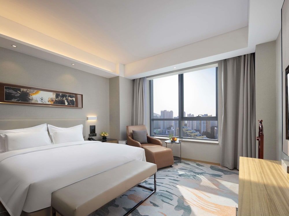 Suite Deluxe, 1 cama de matrimonio grande del hotel Grand Mercure Jinan Sunshine. Foto 1