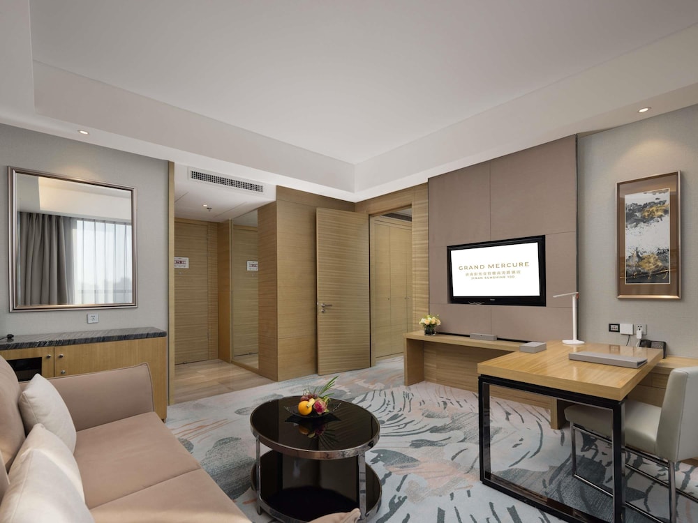 Suite Deluxe, 1 cama de matrimonio grande del hotel Grand Mercure Jinan Sunshine. Foto 4