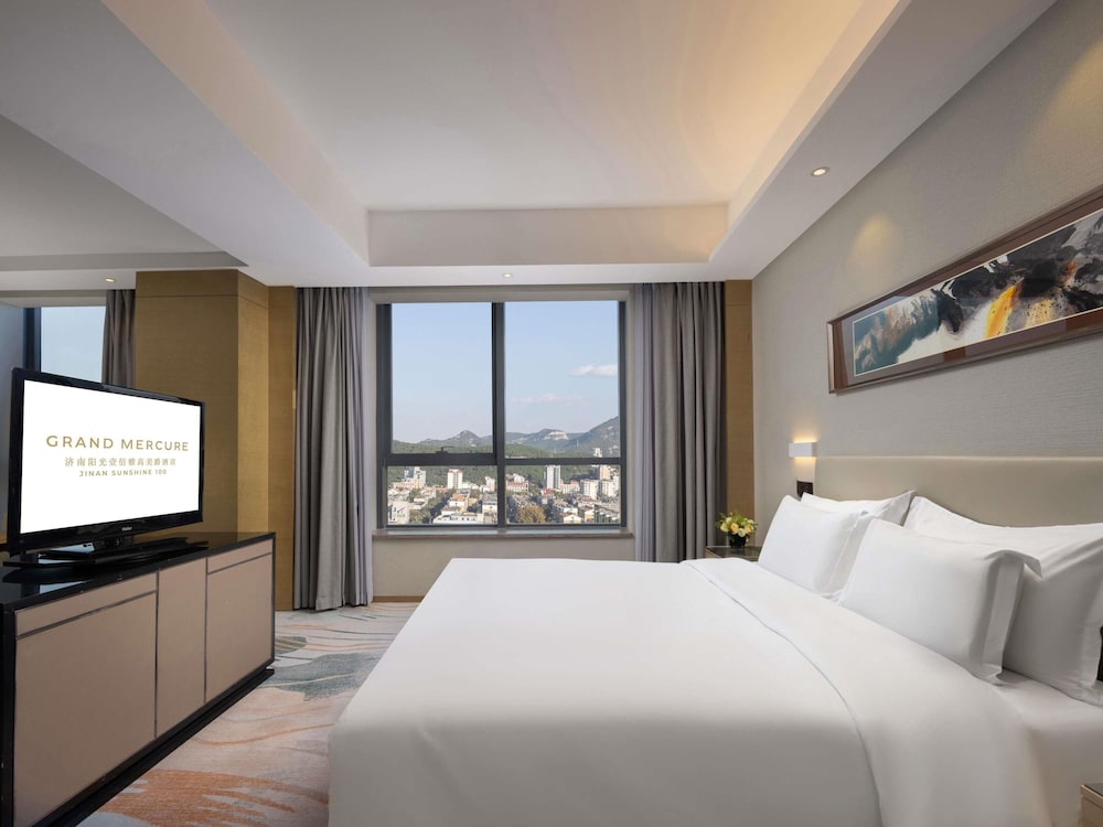 Habitación familiar, 1 cama de matrimonio grande del hotel Grand Mercure Jinan Sunshine. Foto 1