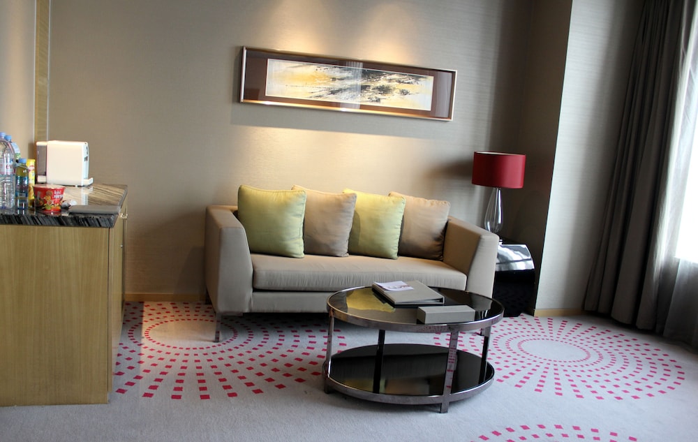 Suite Deluxe, 1 cama de matrimonio grande del hotel Grand Mercure Jinan Sunshine. Foto 5